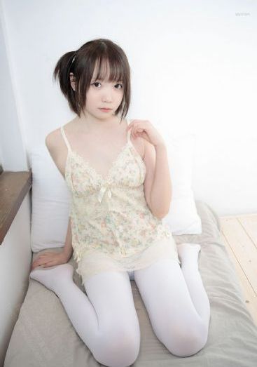 逗弄揉捏挺立的乳尖_DVD完整版观看